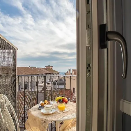 Le Torri Di Tarquinia